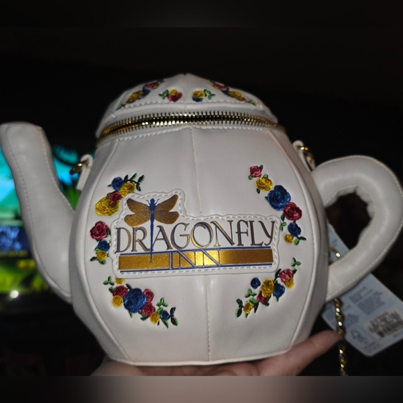 Brand New! Loungefly WB Gilmore Girls Dragonfly Inn Figural Teapot Crossbody Bag - Picture 3 of 11